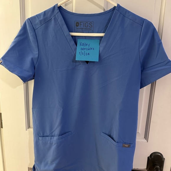 FIGS ceil blue casma three pocket top - Picture 4 of 5